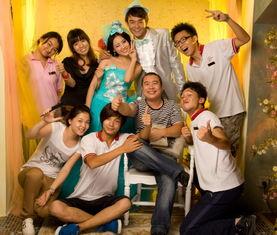 小伙到网红基地聚集拍照,小伙们纷纷聚集，镜头下的青春风采