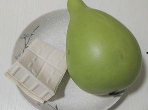 小孩吃8月瓜,小孩品尝8月瓜的欢乐时光