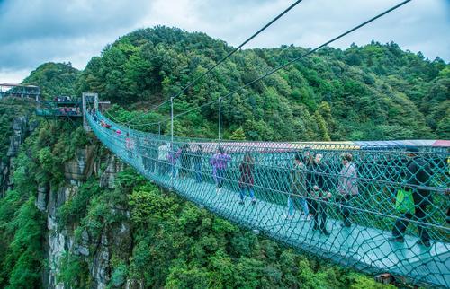 网红悬梯,挑战极限的空中漫步之旅