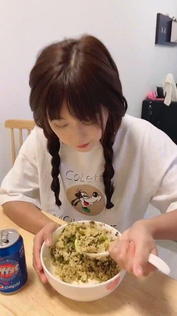 娱乐吃瓜酱情侣日常