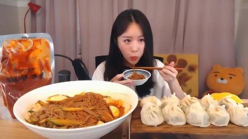 娱乐吃瓜酱吃面条视频